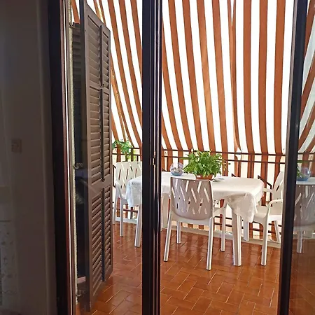 Laura Апартаменты *