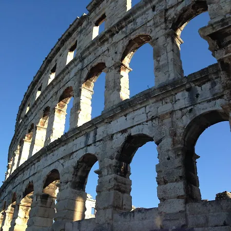 Laura Апартаменты Пула